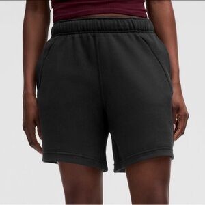 Lululemon Scuba Mid Rise Oversized Short 7” NWT Size XS